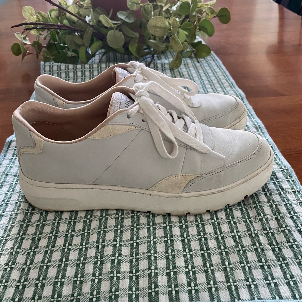 Vionic Sneaks - Picture 5 of 7